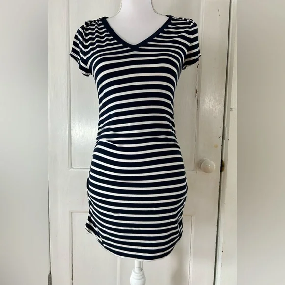 Liz Lange Navy and White Striped Cap Sleeve Maternity Top size XS EUC - Picture 3 of 9